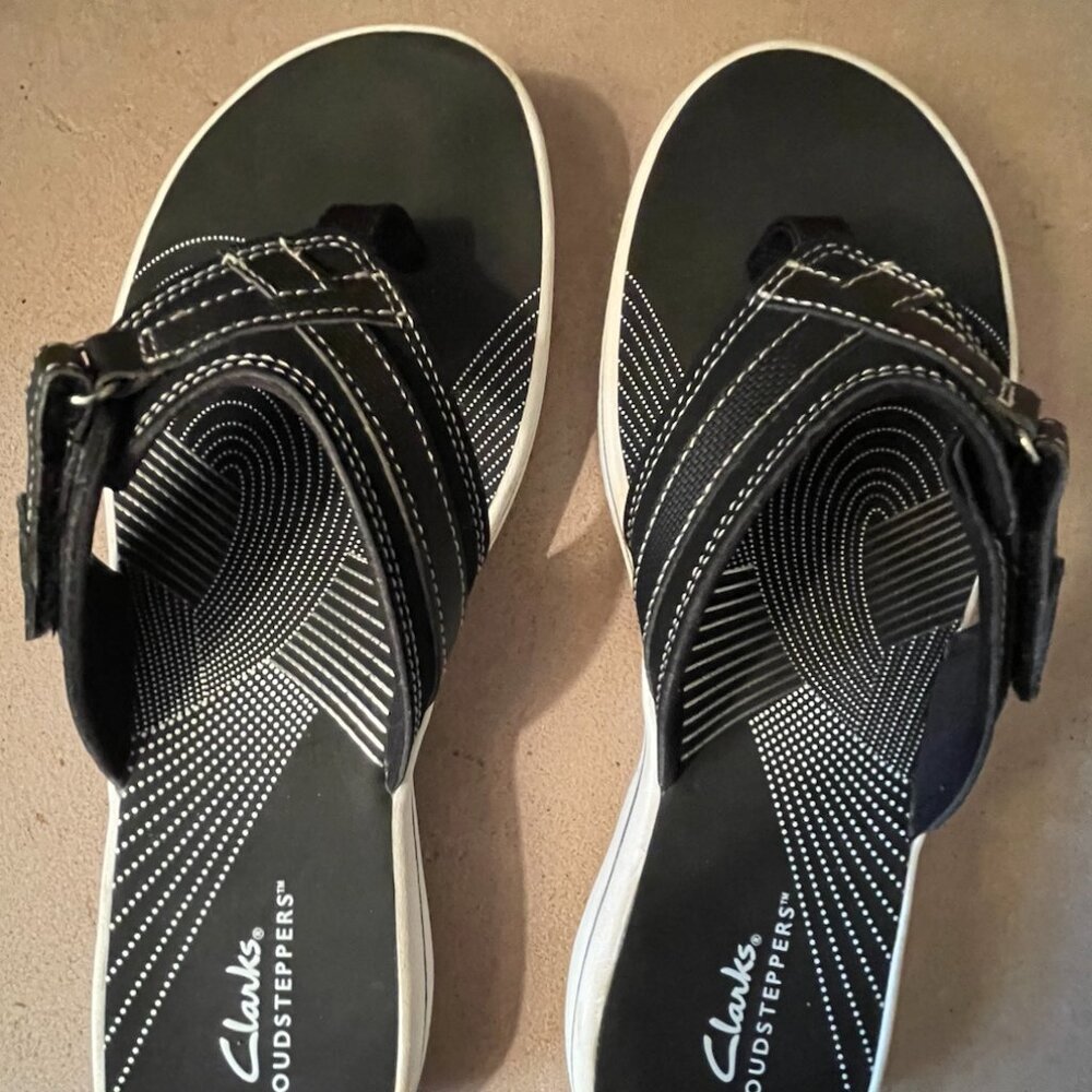 Clarks Black & White Size 9 Cloudstepper Sandals